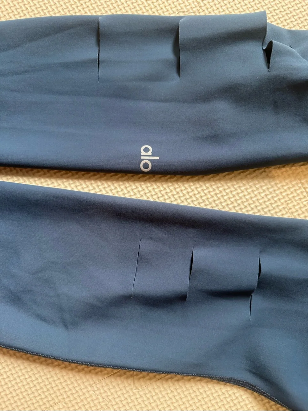 Alo Yoga High-Waist Ripped Warrior Legging